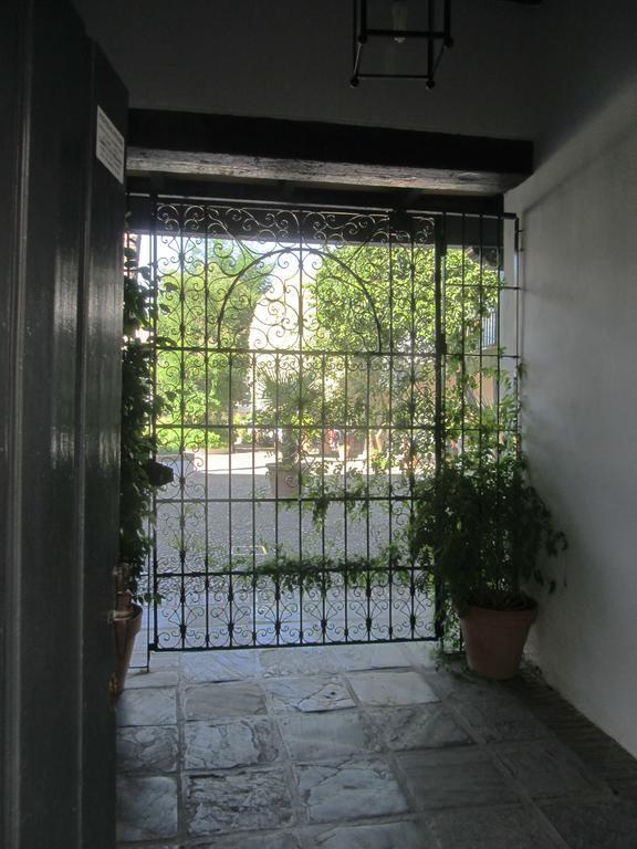 Monumento S.Xvi Corralas Seville Exterior photo